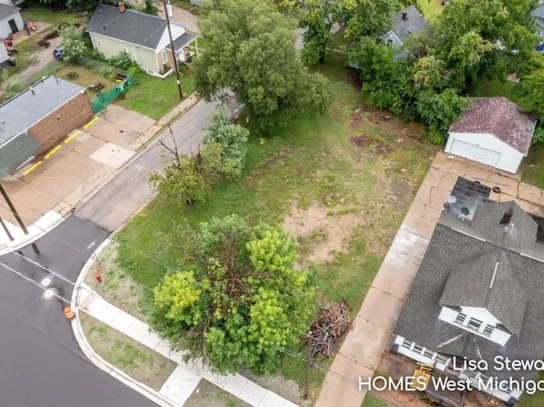 558 E Apple Ave, Muskegon, MI 49442
