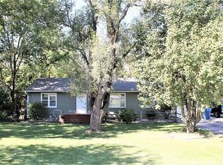 1520 Dickinson Rd, Independence, MO 64050