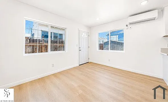1428 W 59th St #3-4 — Photo 5