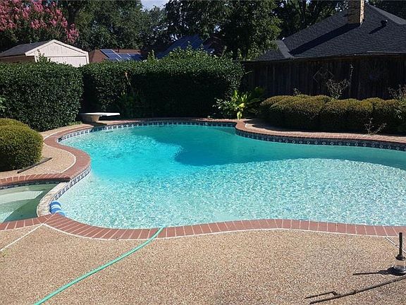 3rd image of 1019 Briar Hill Cir