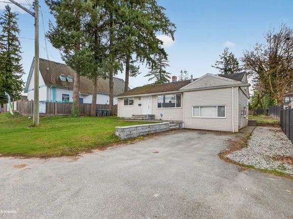 14032 Grosvenor Rd, Surrey, BC V3R 5G5