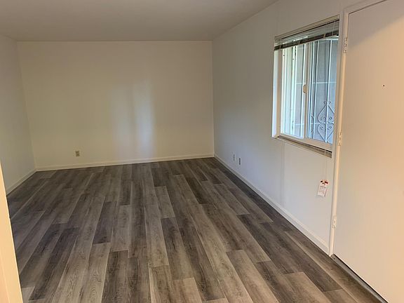 4th image of 123 Redwood Ave #5