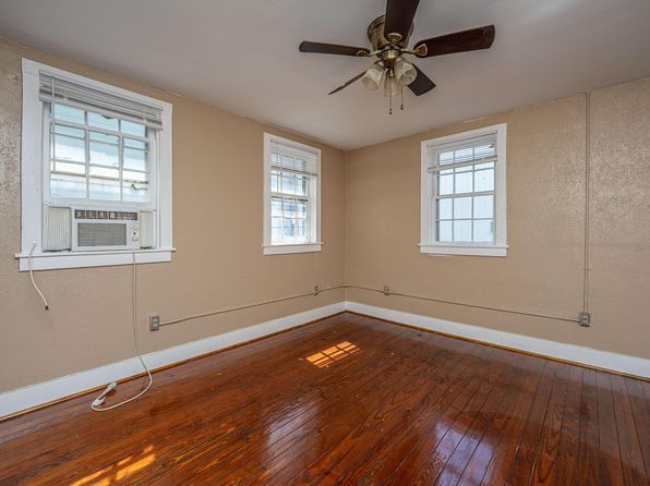 charleston-south-carolina-440949264 picture