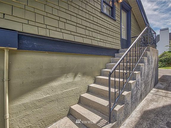 2nd image of 523 N C St Unit 7