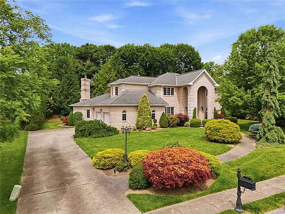 2nd image of 7 Grayhurst Dr