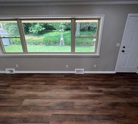 5th image of 920 Brown St