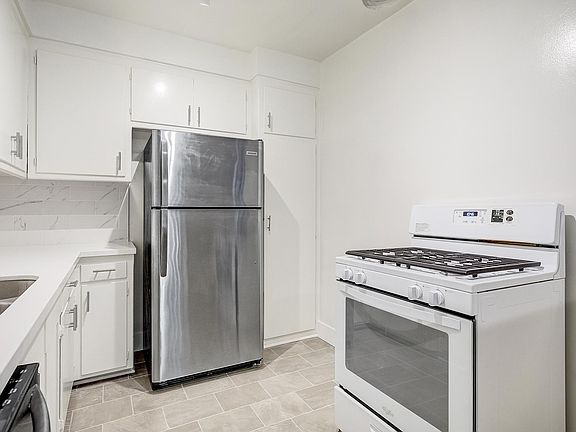 3rd image of 10584 Santa Monica Blvd APT 104