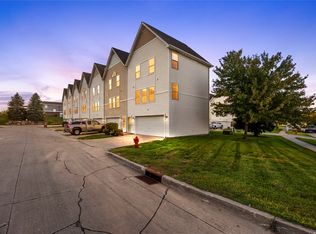 1038 10th Ave NW, Altoona, IA 50009