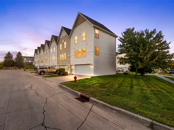 1038 10th Ave NW, Altoona, IA 50009
