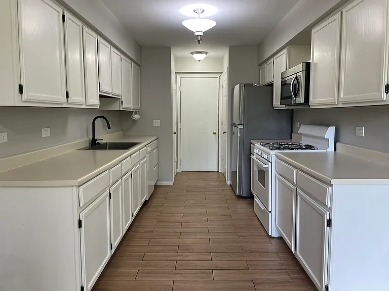 462 Village Creek Dr #1 — Photo 3