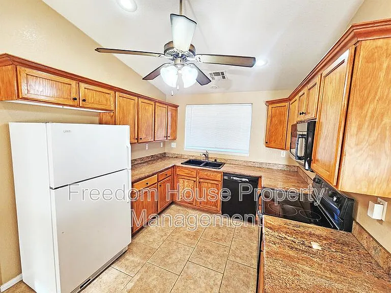 3680 Ravine Ave — Photo 9