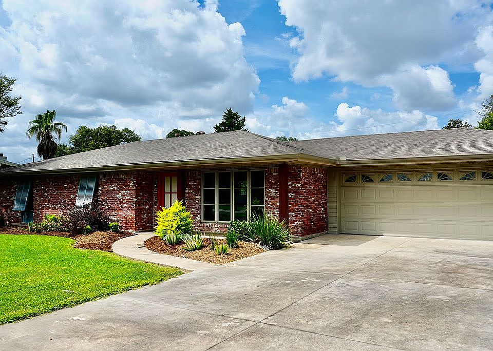1st image of 409 Alonda Dr