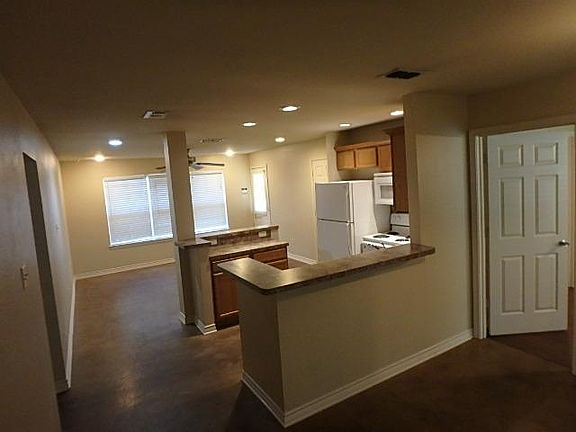 4th image of 2644 Westminster Dr