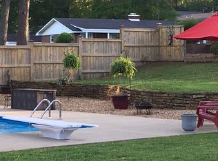 108 Chestnut Ln, Sheffield, AL 35660