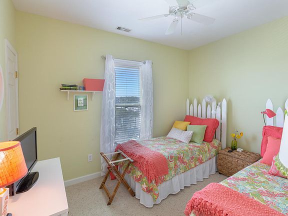 4th image of 111 E Arctic Ave #302