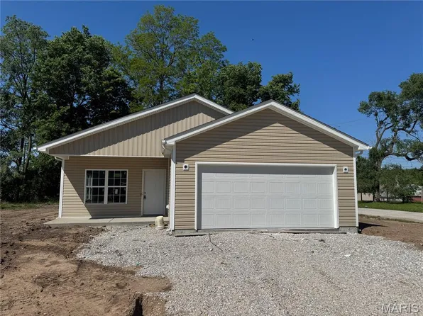217 S 6th St, Elsberry, MO 63343