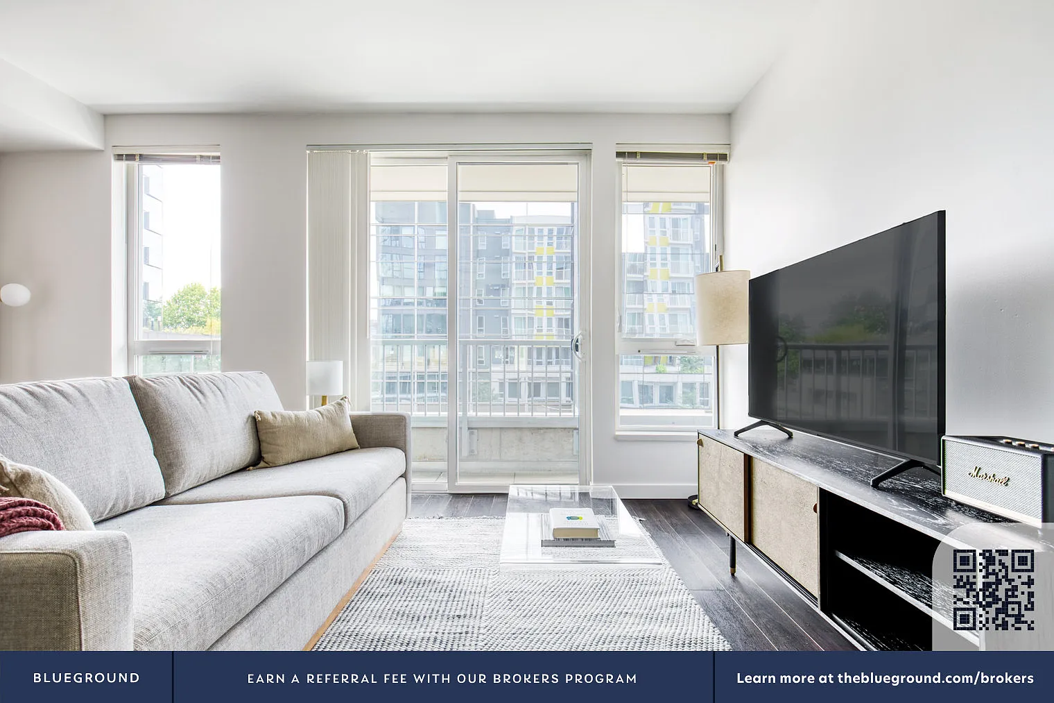 1 bed, 1.0 bath, 586 sqft, $2,410 — Photo 3