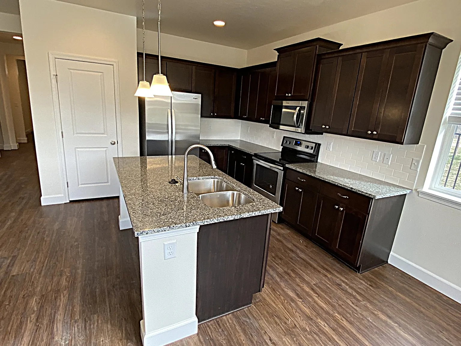 4 bed, 3.0 bath, 2094 sqft, $2,850 — Photo 3