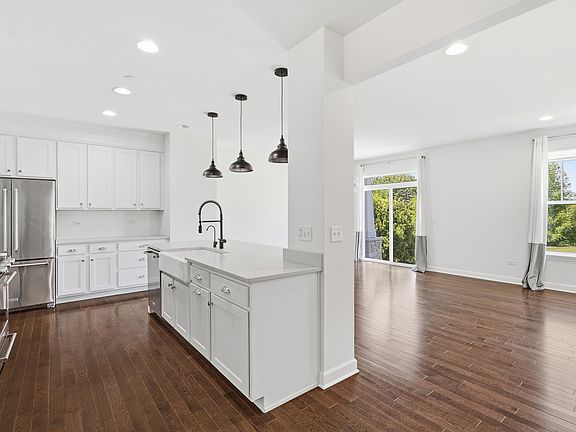 3rd image of 502 Peterson Ct