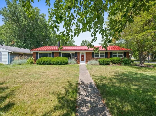 822 Howard St, Elyria, OH 44035