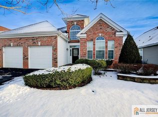 26 Ravenslake Rd, Monroe Township, NJ 08831