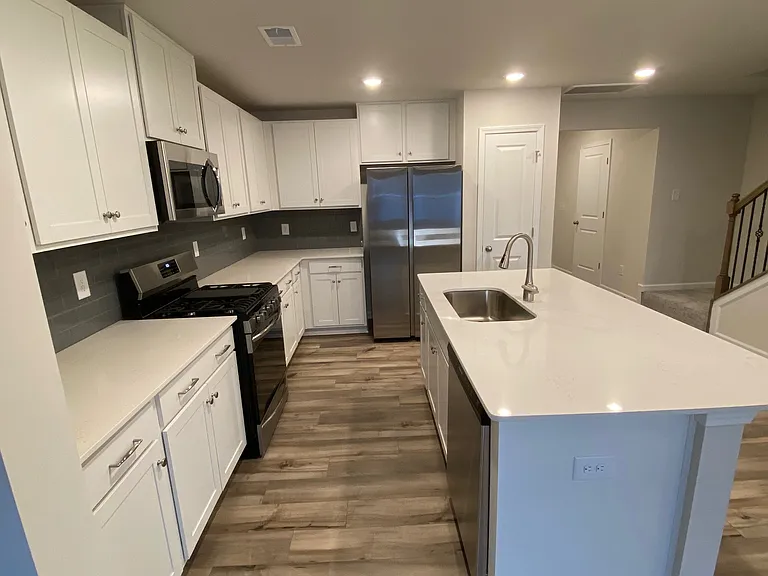139 Triumph Ave #C — Photo 3