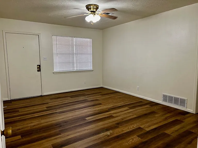 1420 Beaumont St — Photo 4
