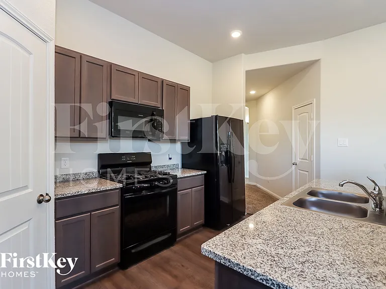 11032 Patriot Ct — Photo 6