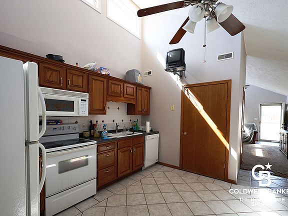 2nd image of 2106 N Mohawk Dr