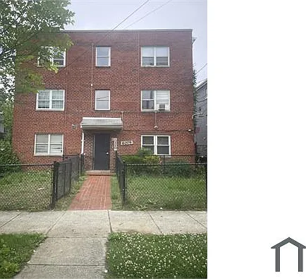 6006 Clay St NE — Photo 5