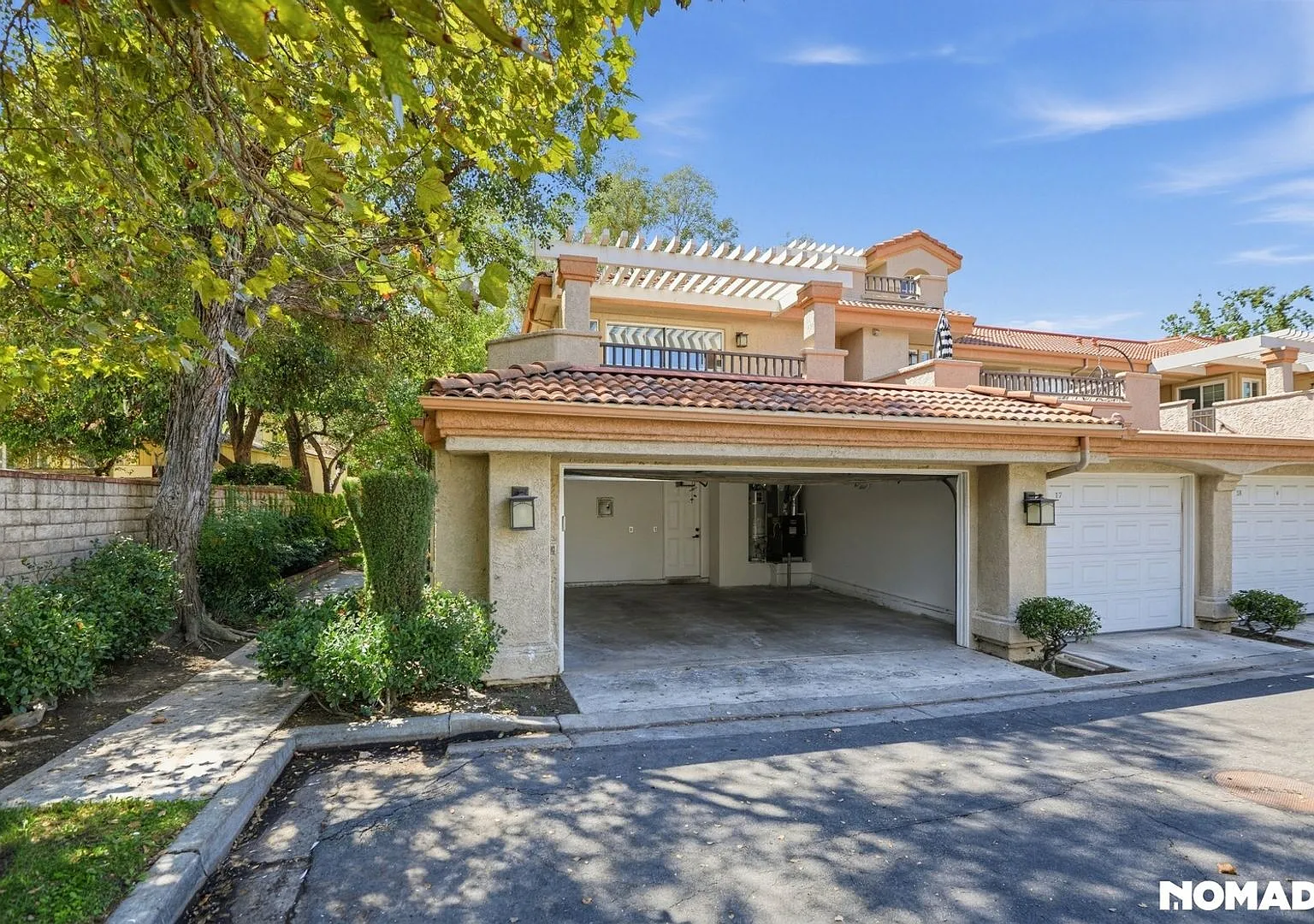 Stunning & Light-Filled 3BR/2.5BA End-Unit Townhome in Prime Valencia — Photo 2