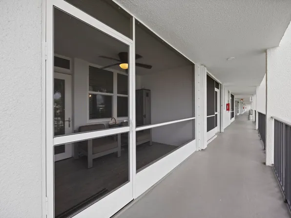 109 Paradise Harbour Boulevard #211, North Palm Beach, FL 33408