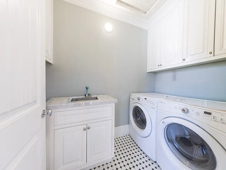 4533 Farmdale Ave — Photo 59