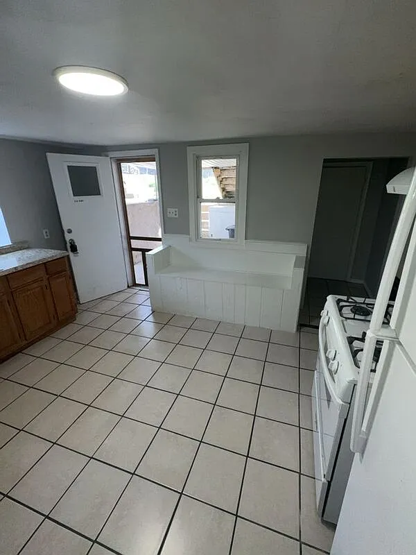 1 bed, 1.0 bath, 500 sqft, $850 — Photo 2