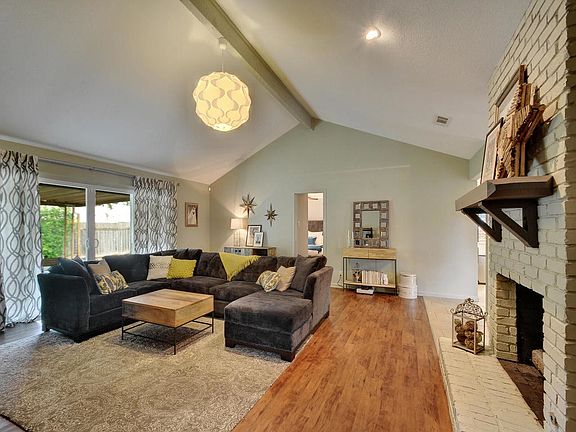 2nd image of 10610 Parkfield Dr