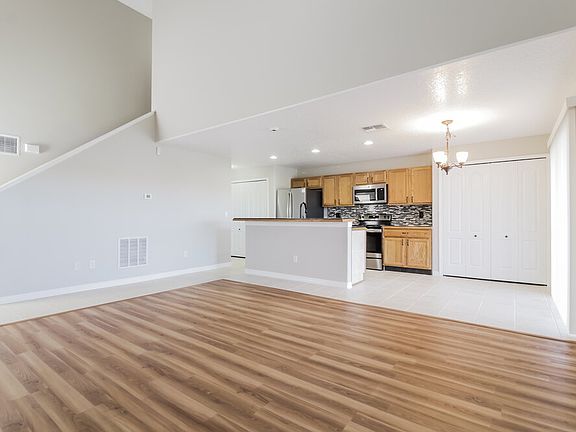 5th image of 1466 Sherbourne St