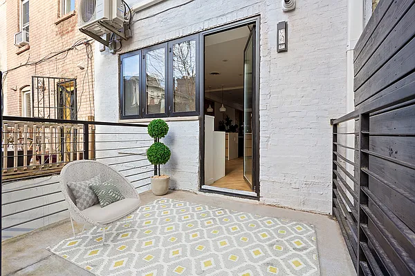 Sold by Compass | media 7