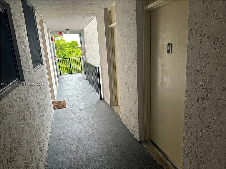 12590 NE 16th Ave — Photo 7