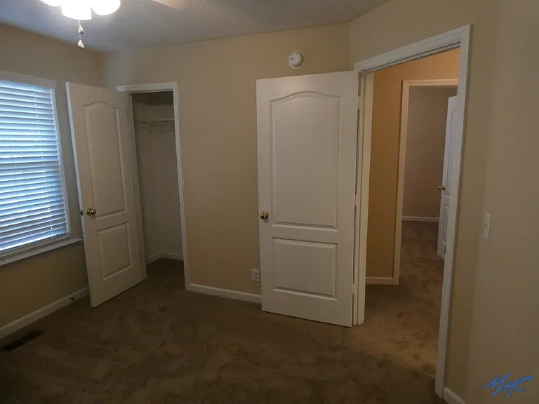 419 Conhocken Ct — Photo 38