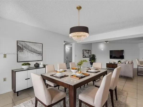 6272 NW 186th St APT 211, Hialeah, FL 33015