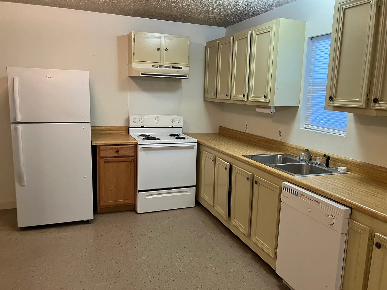 2 bed, 900 sqft, $900 — Photo 2