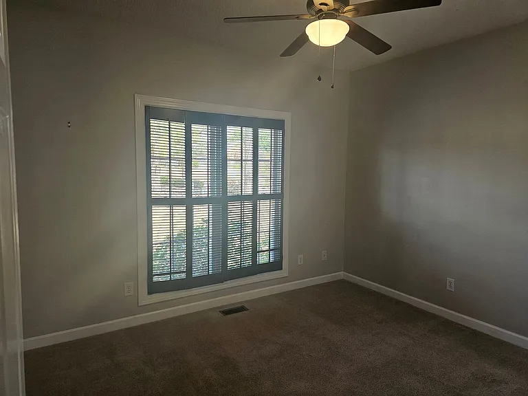 140 Patricia Ct — Photo 14