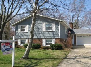 114 Patricia Dr, Schaumburg, IL 60193