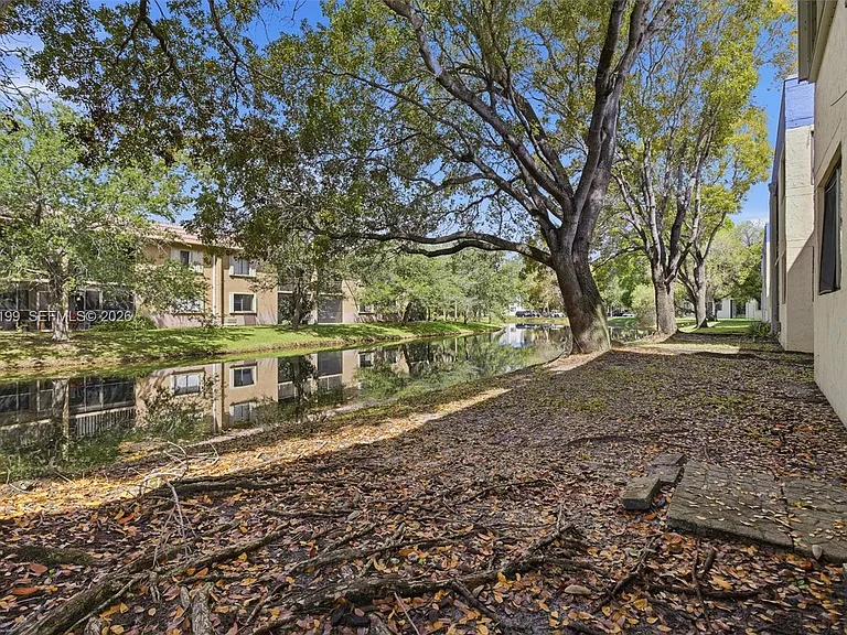 183 Lakeview Dr #102 — Photo 24