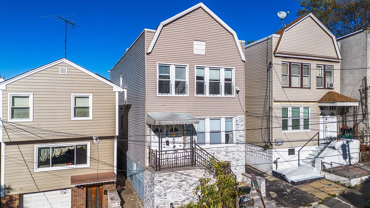 Building Photo - 46 Spruce St #2