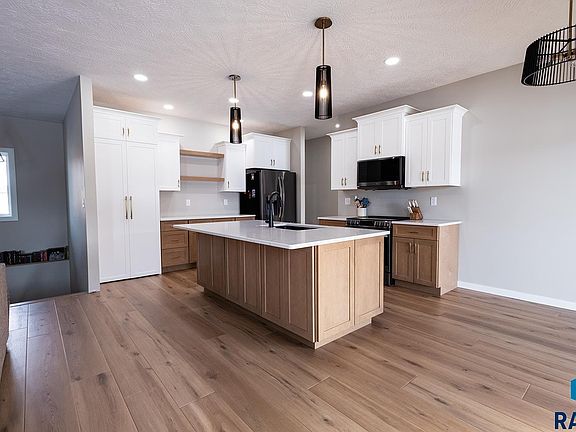 4th image of 2109 S Red Oak Ave