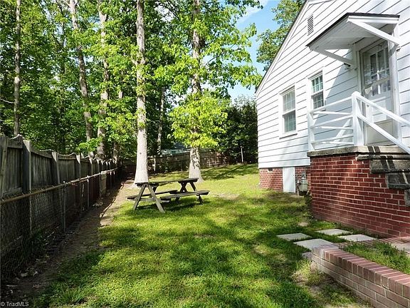 5th image of 2708 Shady Lawn Dr