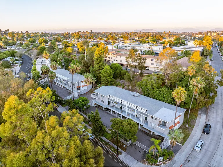 Villa Knolls Apartments — Photo 16