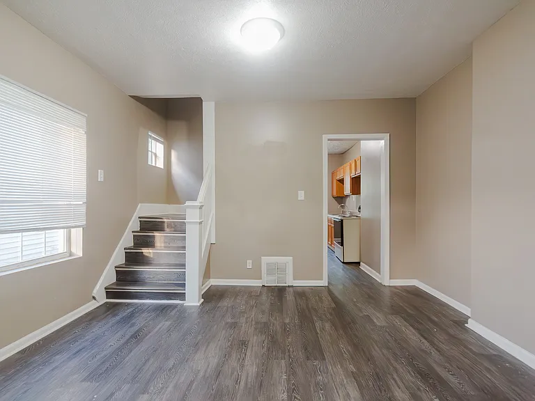1103 N Keystone Ave — Photo 31