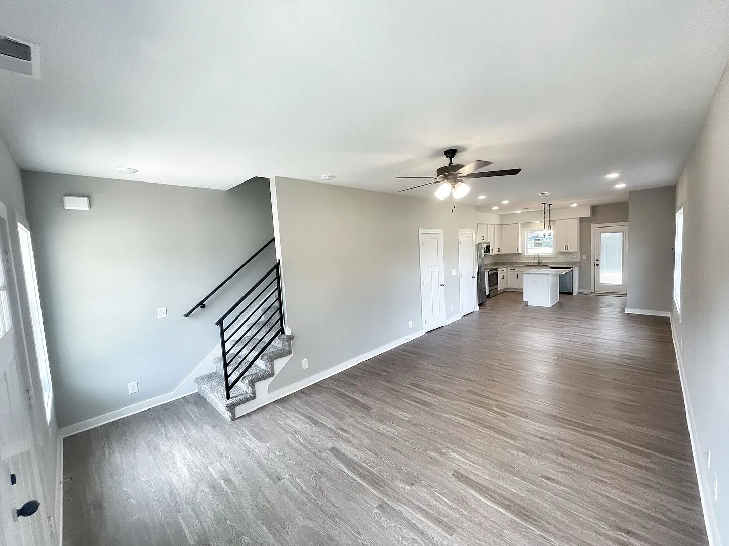 Adorable Single Family Townhome — Photo 2
